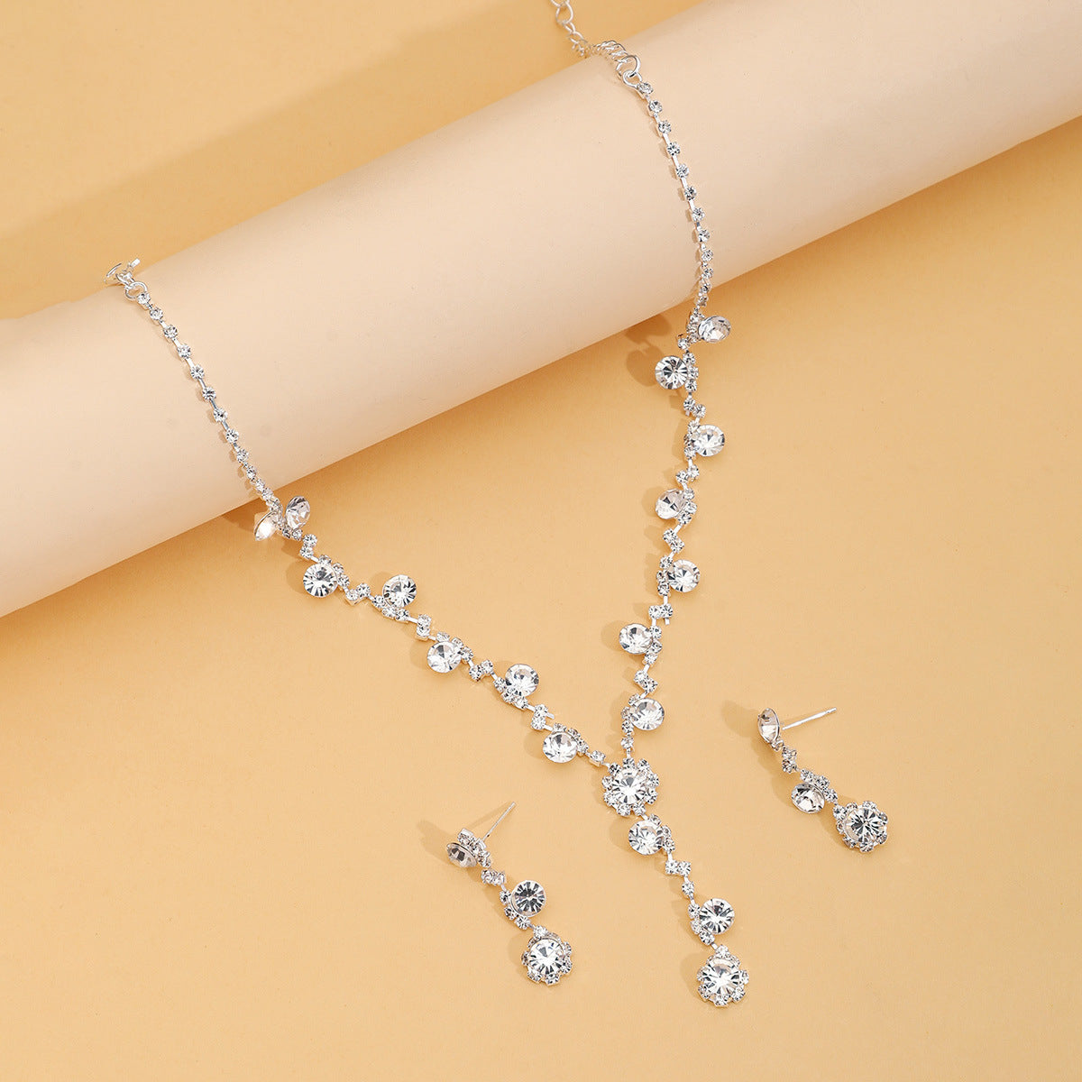 Explosive Jewelry Flash Diamond Inlaid with Full Diamond Women's Wedding Accessories Necklace Earrings Bracelet Three-piece Bridal suit