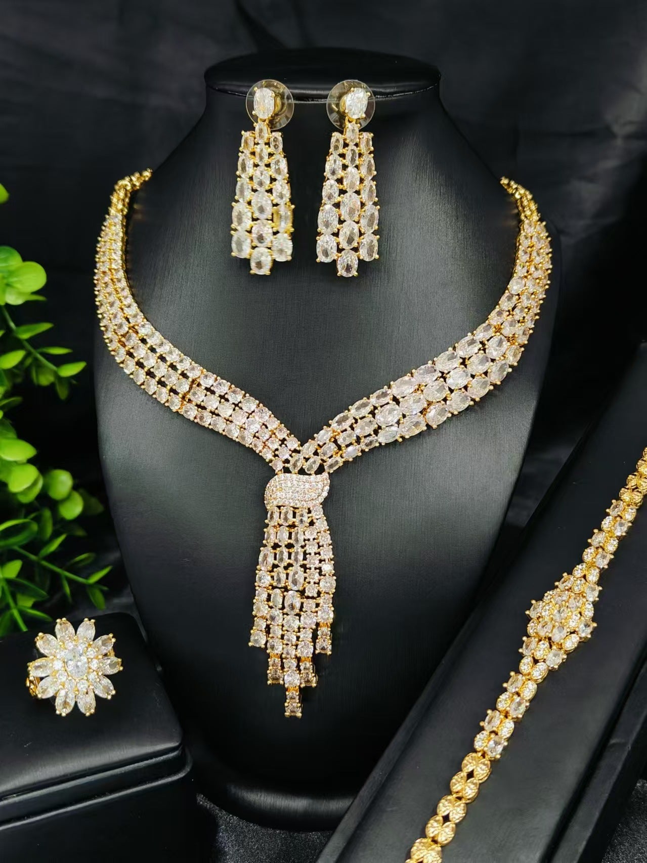 Brilliant Diamond-Filled Bridal Wedding Attire, Wedding Jewelry Set with Zircon Tassels, Jewelry Necklace, Earrings, Ring, Four-Piece Set