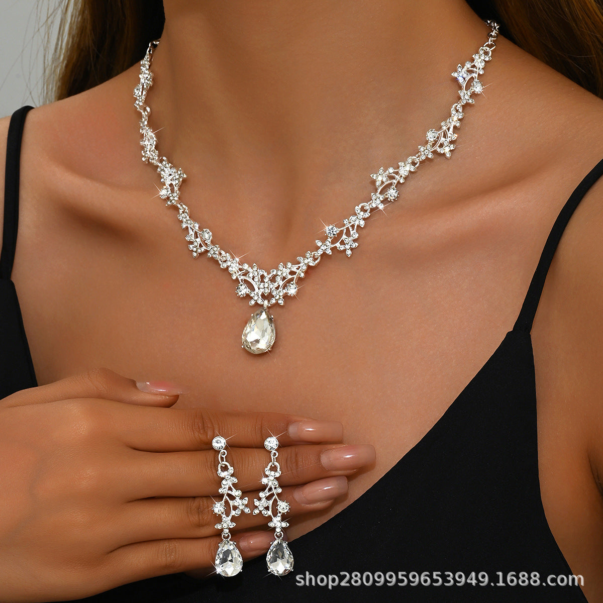 Vintage Light Luxury Crystal Drop Necklace Earrings suit Fashion Elegant Bridal Dress Accessories Necklace Jewelry Goods