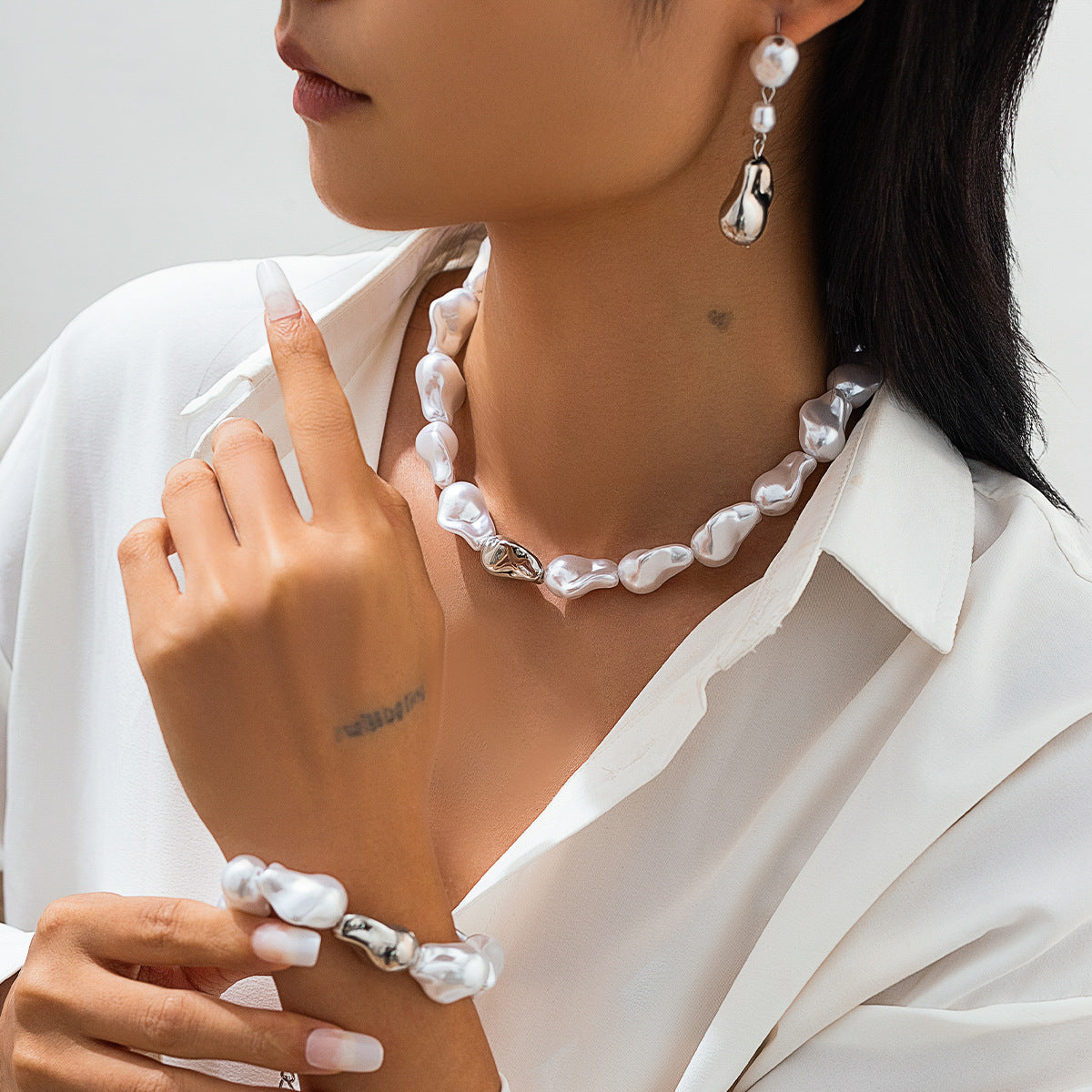 European and American Cross-border Jewelry French Retro Imitation Pearl Baroque Necklace Simple Beaded Pendant Tassel Clavicle Chain