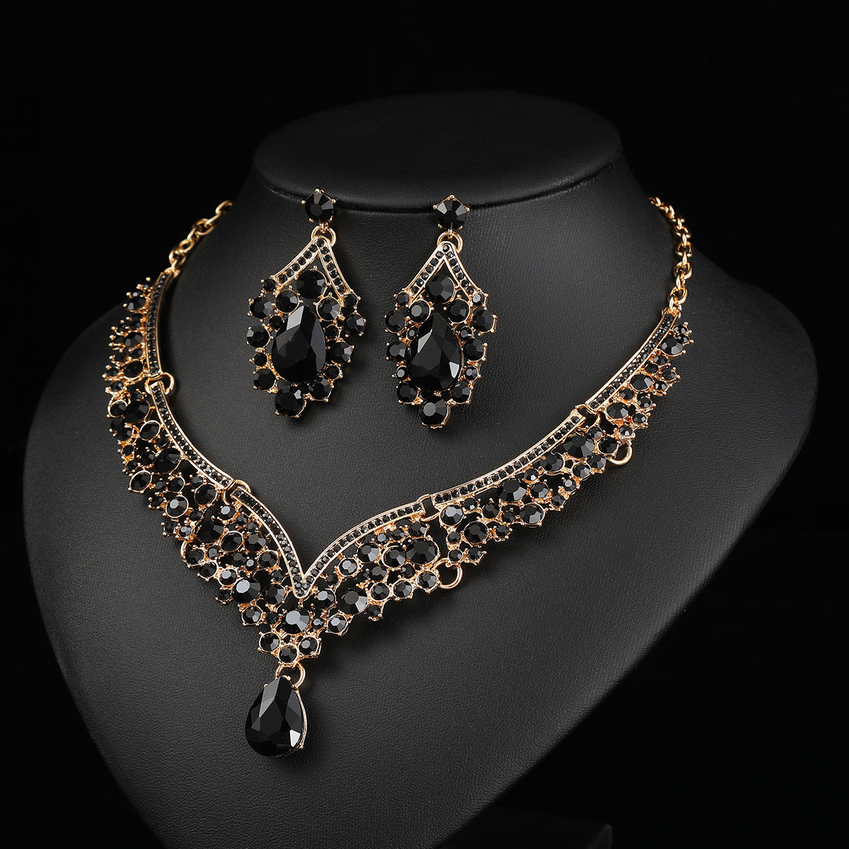 Cross-border foreign trade retro jewelry exaggerated necklace suit luxury crystal jewelry banquet dress accessories manufacturers direct supply