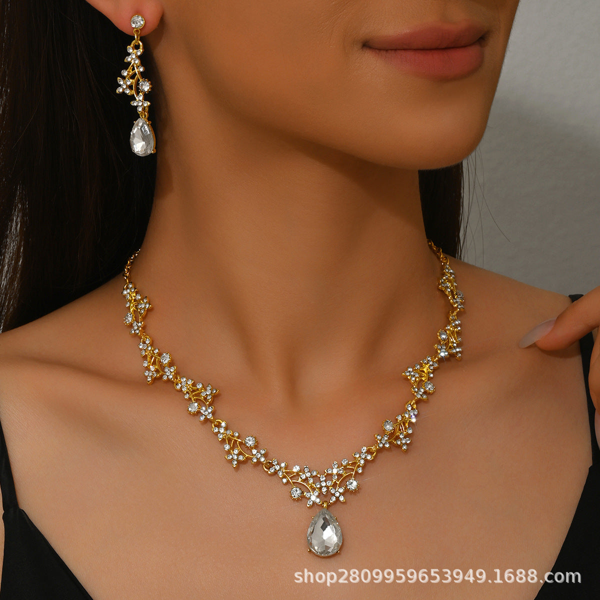Vintage Light Luxury Crystal Drop Necklace Earrings suit Fashion Elegant Bridal Dress Accessories Necklace Jewelry Goods
