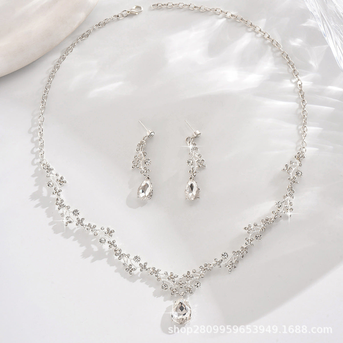 Vintage Light Luxury Crystal Drop Necklace Earrings suit Fashion Elegant Bridal Dress Accessories Necklace Jewelry Goods