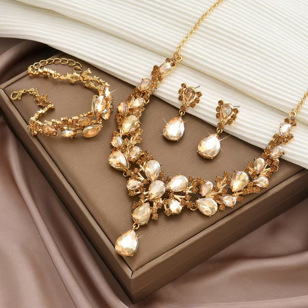 Jewelry Popular Exaggerated Bridal Necklace Bracelet Earrings Three-Piece High-End Crystal Banquet Jewelry Set