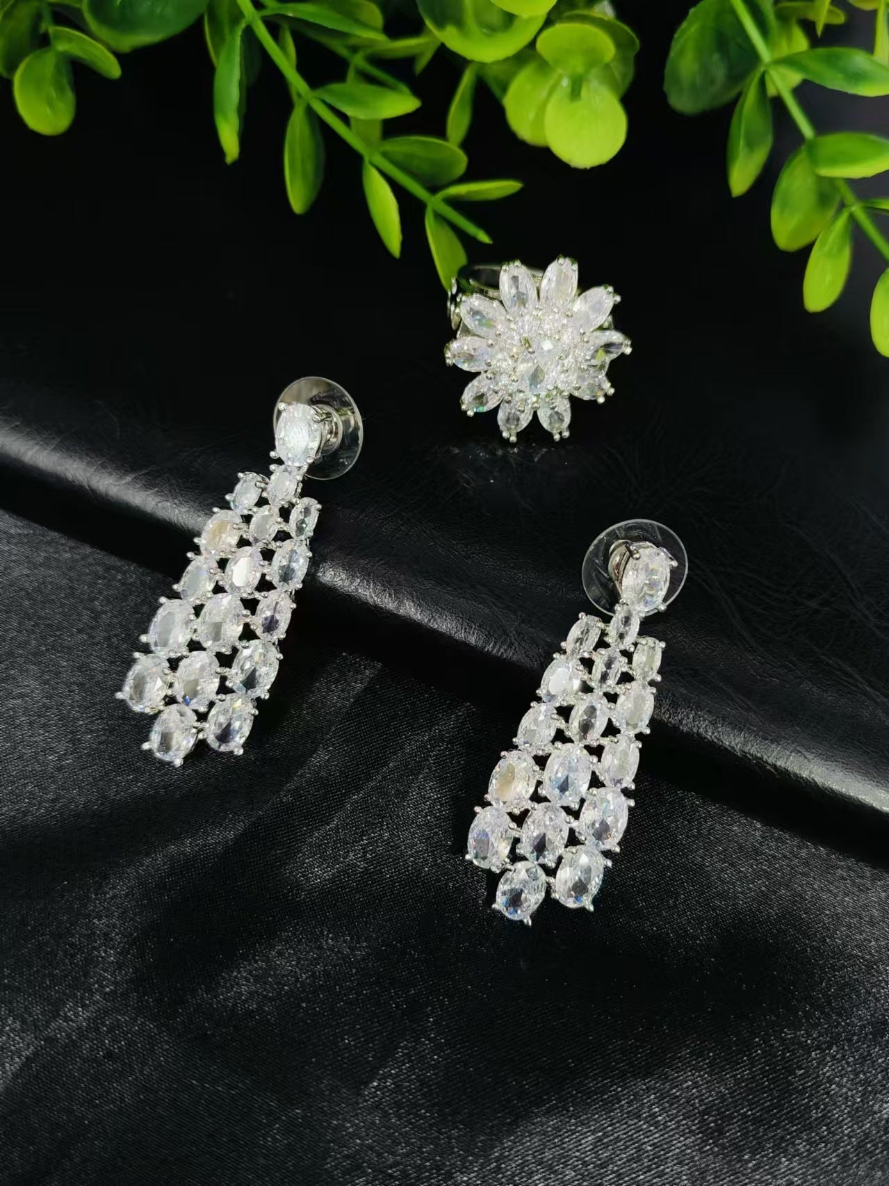 Brilliant Diamond-Filled Bridal Wedding Attire, Wedding Jewelry Set with Zircon Tassels, Jewelry Necklace, Earrings, Ring, Four-Piece Set