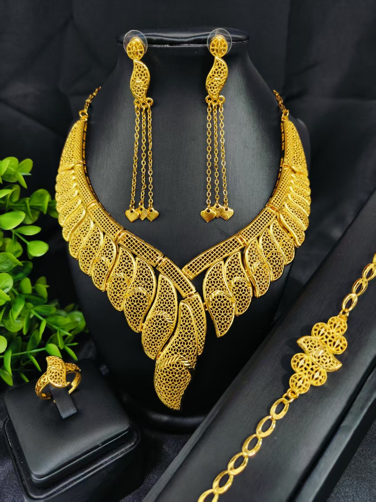 Cross-Border Hot Selling Dubai Luxury 24K Jewelry Necklace Earrings Ring Bracelet Four-Piece Bridal Wedding Tassel Set