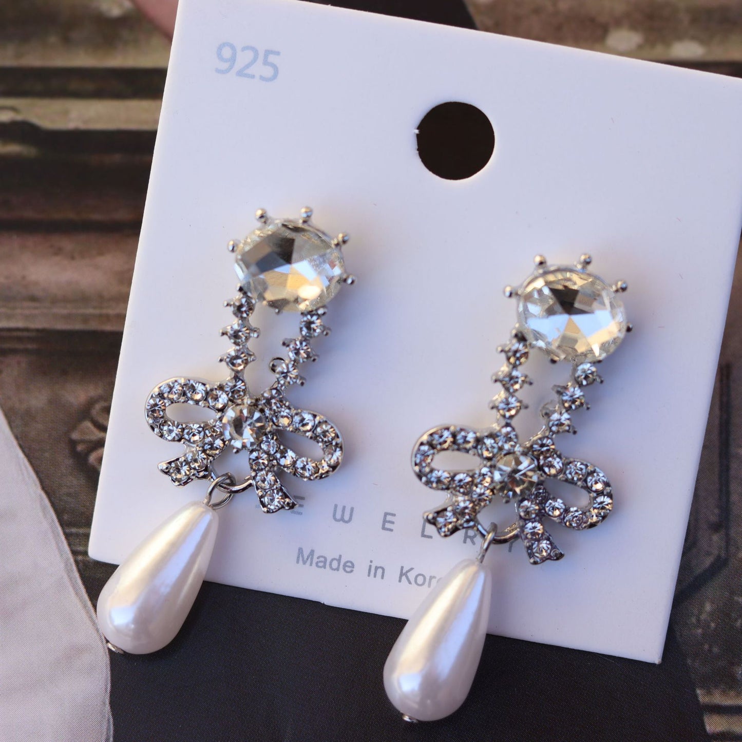 Wholesale Full Diamond Bow Pearl Long Earrings for Women French Sweet High-End Earrings Retro Ear Jewelry 106