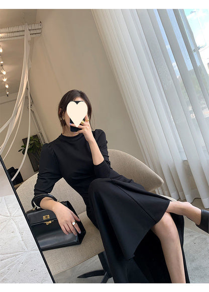 Black Dress with Round Neck and Long Sleeves, Korean Style, 2026 Autumn New Model, Sexy and Elegant, Waist-Cinching, Slimming, Long Skirt with a Large Hem