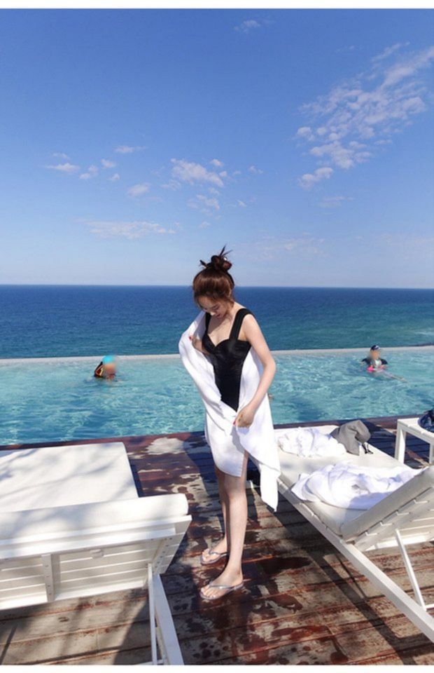 2025 New Swimsuit for Women, Conservative Belly-Covering, Slimming Look and Gathering Girl's High-End Hot Spring Anti-Exposure Swimsuit