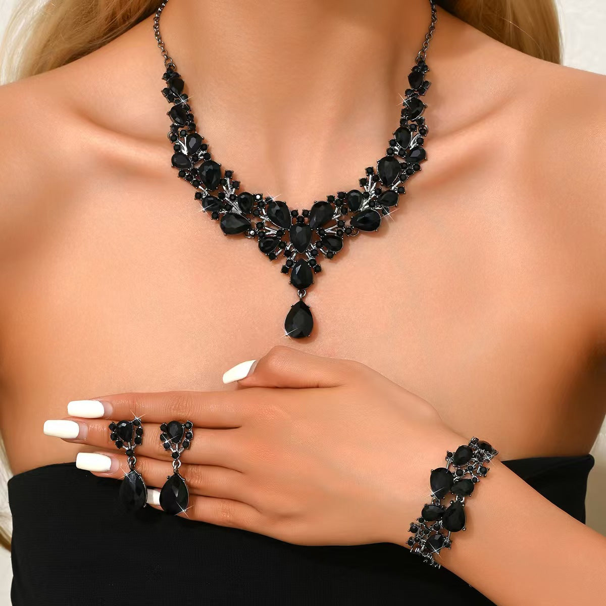 Jewelry Popular Exaggerated Bridal Necklace Bracelet Earrings Three-Piece High-End Crystal Banquet Jewelry Set