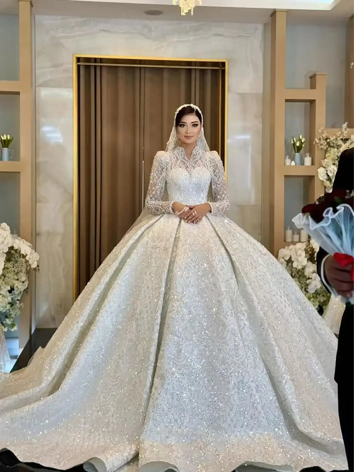 Customized Luxury Pearls Wedding Dresses Beading Sequins Bridal Ball Gowns Long Sleeves Princess Bride Dress Vestidos De Novia