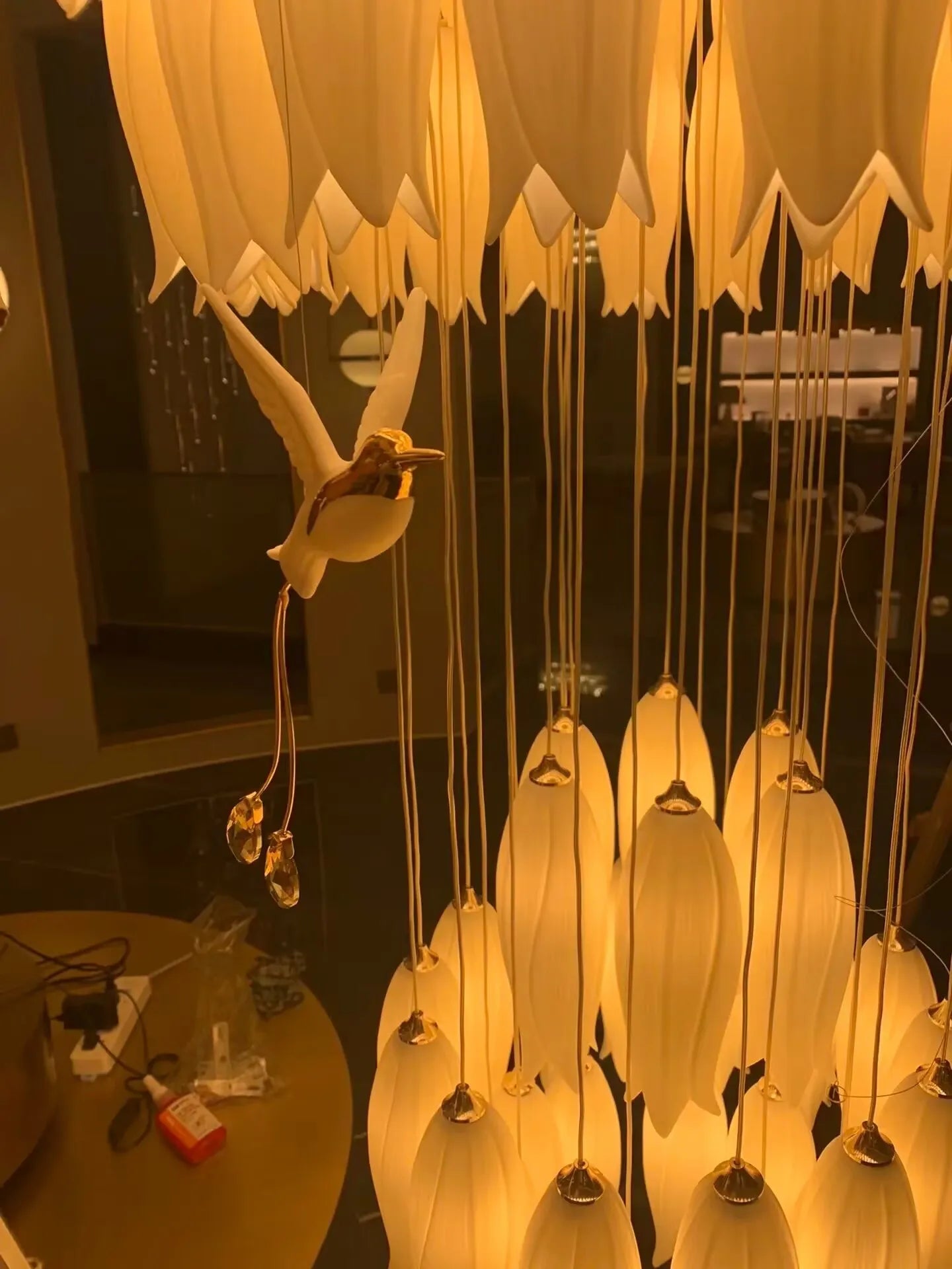 Luxury Crystal Staircase Chandelier for Stairsway Loft Ceramic Flowers Ceiling Chandelier for High Ceiling Villa Hotel Lobby
