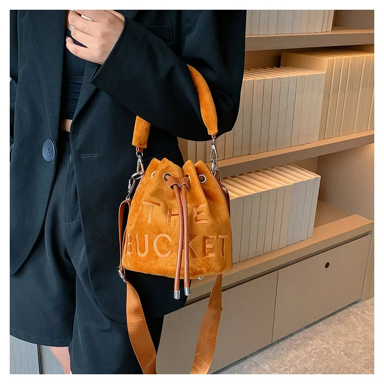 New Fashion Women's Bucket Bag Trend Brand Personality Plush Shoulder Bag High-end Elegant Crossbody Bag Designer Luxury Handbag