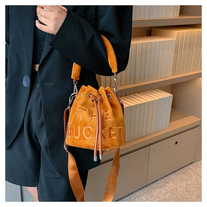 New Fashion Women's Bucket Bag Trend Brand Personality Plush Shoulder Bag High-end Elegant Crossbody Bag Designer Luxury Handbag