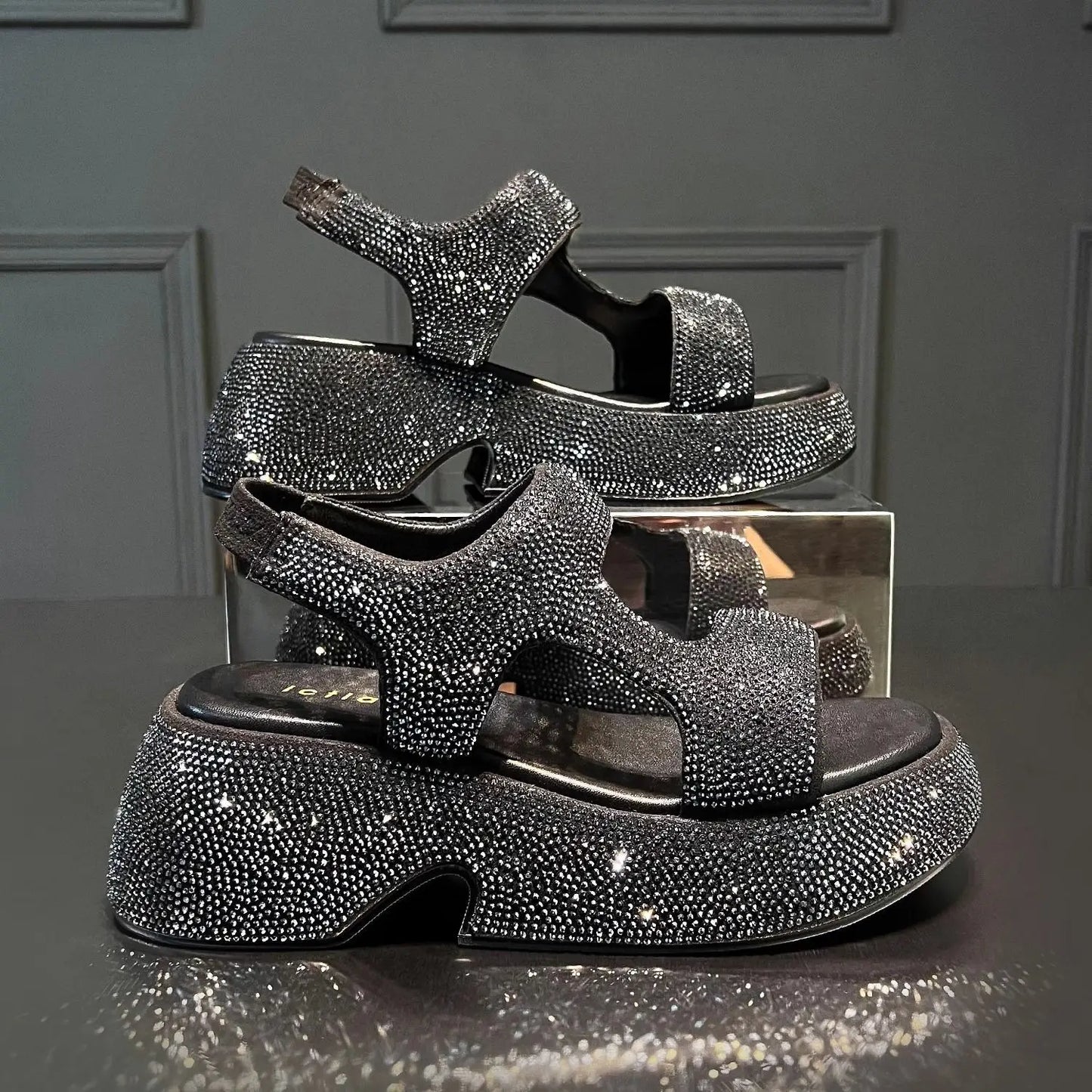 Fashion Luxury Rhinestone Women Sandals Summer New Sheepskin Elastic Band Thick-soled Open-toed Roman Flat Sandals