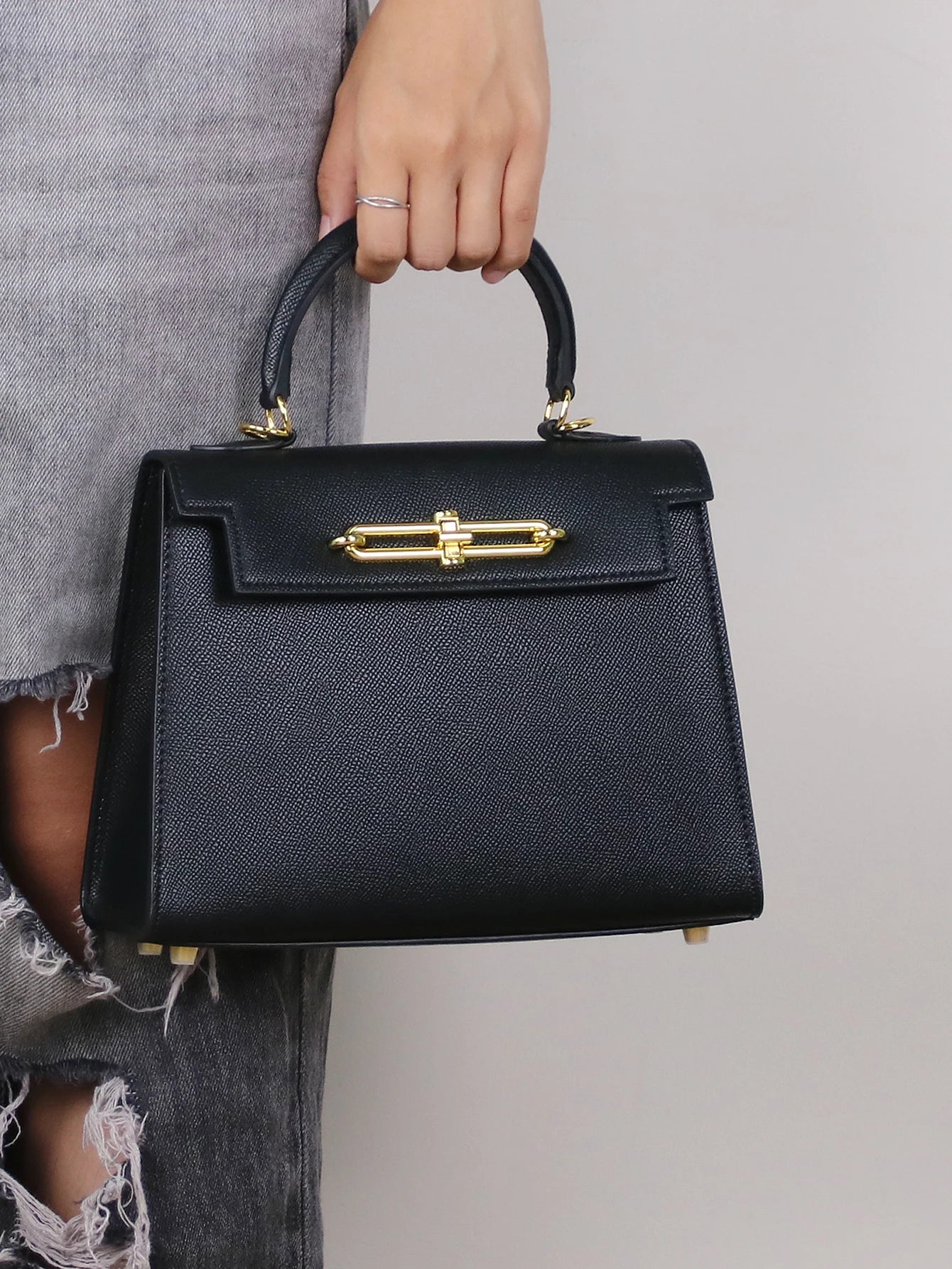 2026 High-End Portable Fashion Ladies Bag Temperament Small Bag Palm Crocodile Handbag OL Commuter Joker Work Bag Light Luxury S