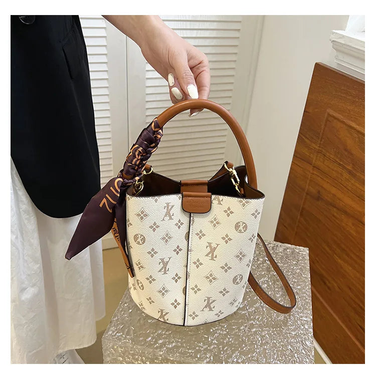 2025 Luxury Designer Women'S Shoulder Bag High-End Fashional Water Bucket Bag Crossbody Bags Unique Women Clutch Travel Tote Bag