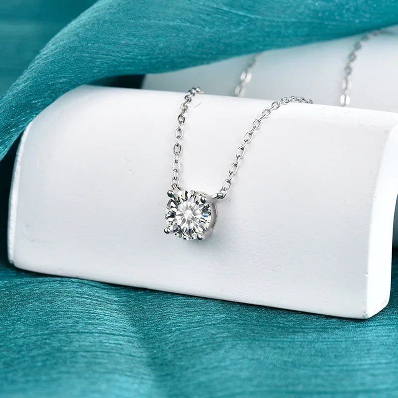 925 Sterling Sliver Necklace Pendant Classic Shining for Woman Fine Wedding Jewelry Accessories Simulated Diamond Party Gifts