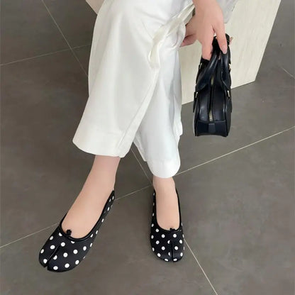 2026 New Women's Polka Dot Vintage Split Toe Slip-On Flat Shoes Japanese Style Casual Loafers Black Beige Large Size 35-42
