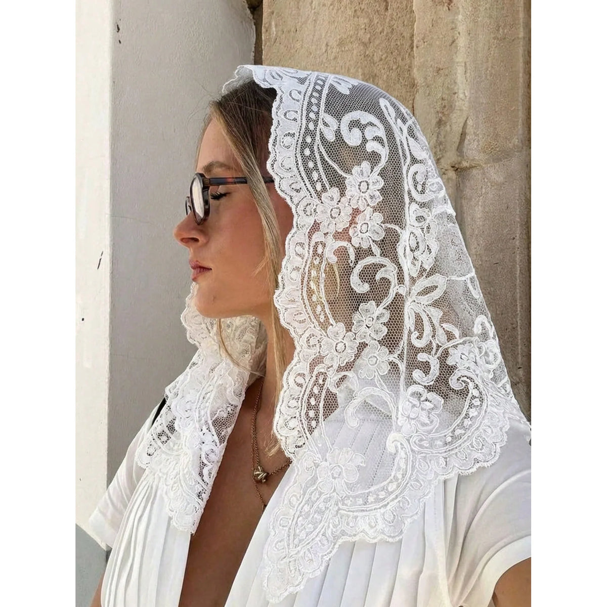 Women'S Lace Triangular Shawl, Breathable Floral Hollow Out Outerwear, French Retro Scarf, Commute Wedding All-Match
