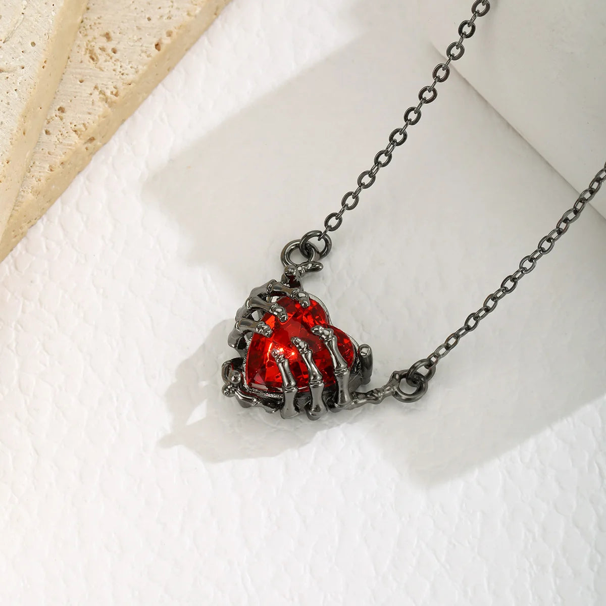 Gothic Punk Bat Wings and Heart-Shaped Resin Pendant Necklace - Dark Fantasy Style Alloy Chain, Halloween Gift for Women, Casual Fashion Accessories