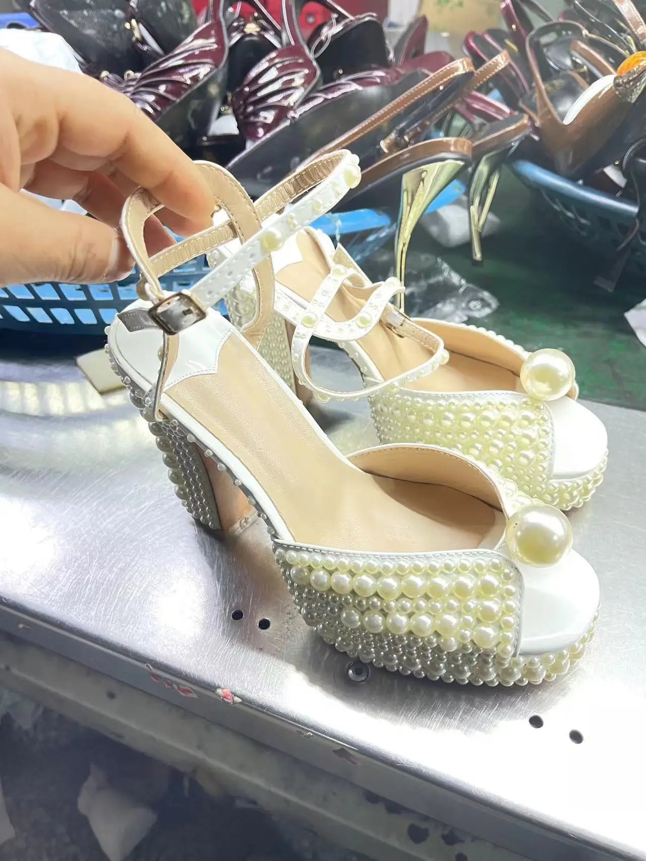 Luxury Full Pearl Platform Heeled Sandals Women White Peep Toe Ankle Strap Block Heels Elegant Bridal Shoes Wedding Prom