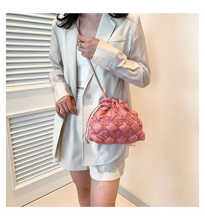 Women Drawstring Shoulder Bags Detachable Strap Quilted Crossbody Bag Solid Color Soft Padding Handbag for Outdoor Travel