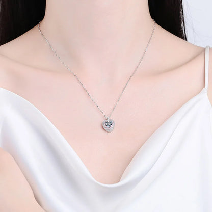PT950 Platinum Heart Bezel Pendant for Women, 1 Carat Moissanite Chic Accessory Perfect For Workplace Matching