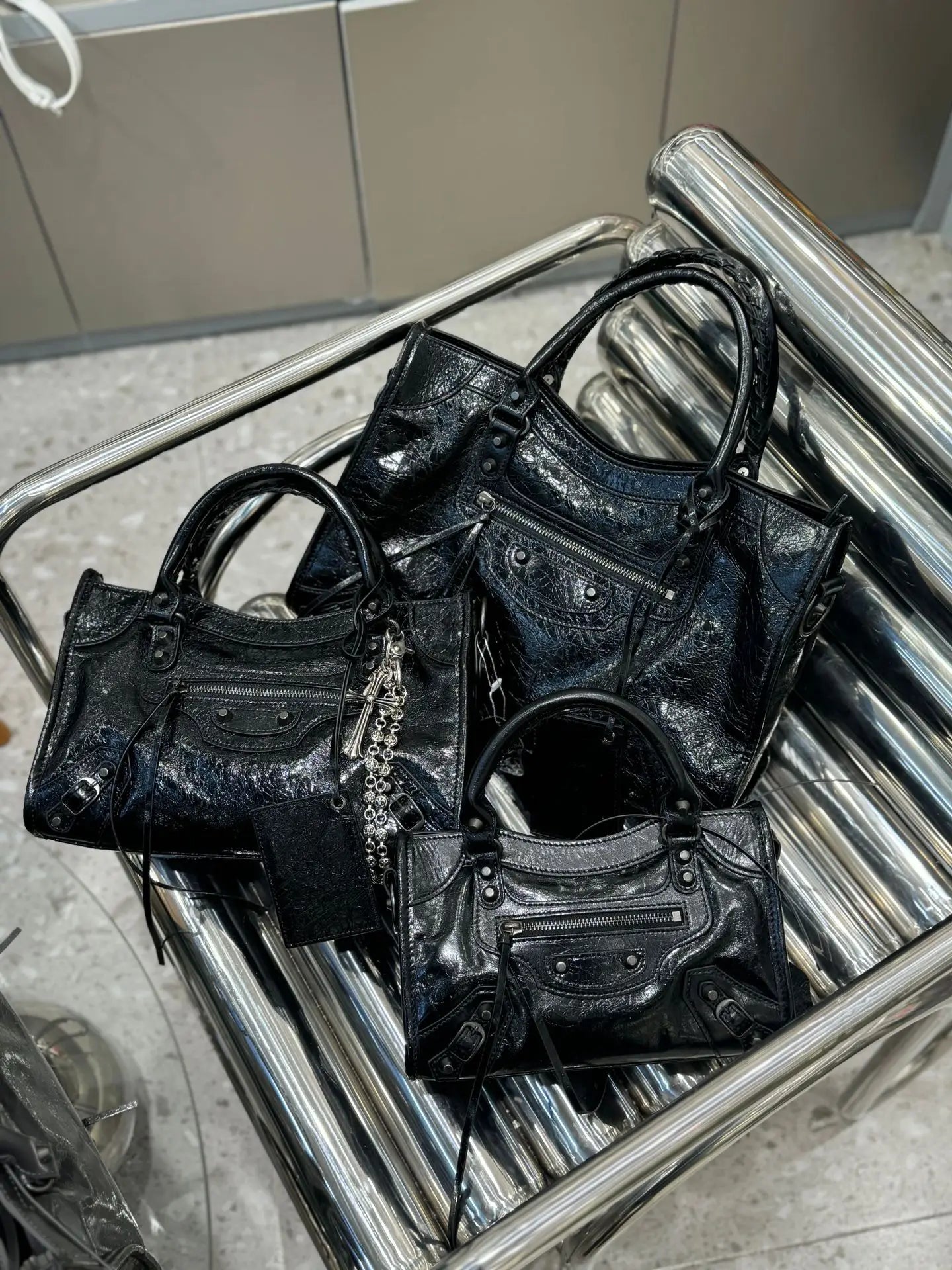 2026 Luxury Design Le City Rivet Motorcycle Bag Leather Leather Leather Handheld Women's Bag Trendy Fashion Single Shoulder Diag