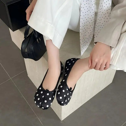 2026 New Women's Polka Dot Vintage Split Toe Slip-On Flat Shoes Japanese Style Casual Loafers Black Beige Large Size 35-42