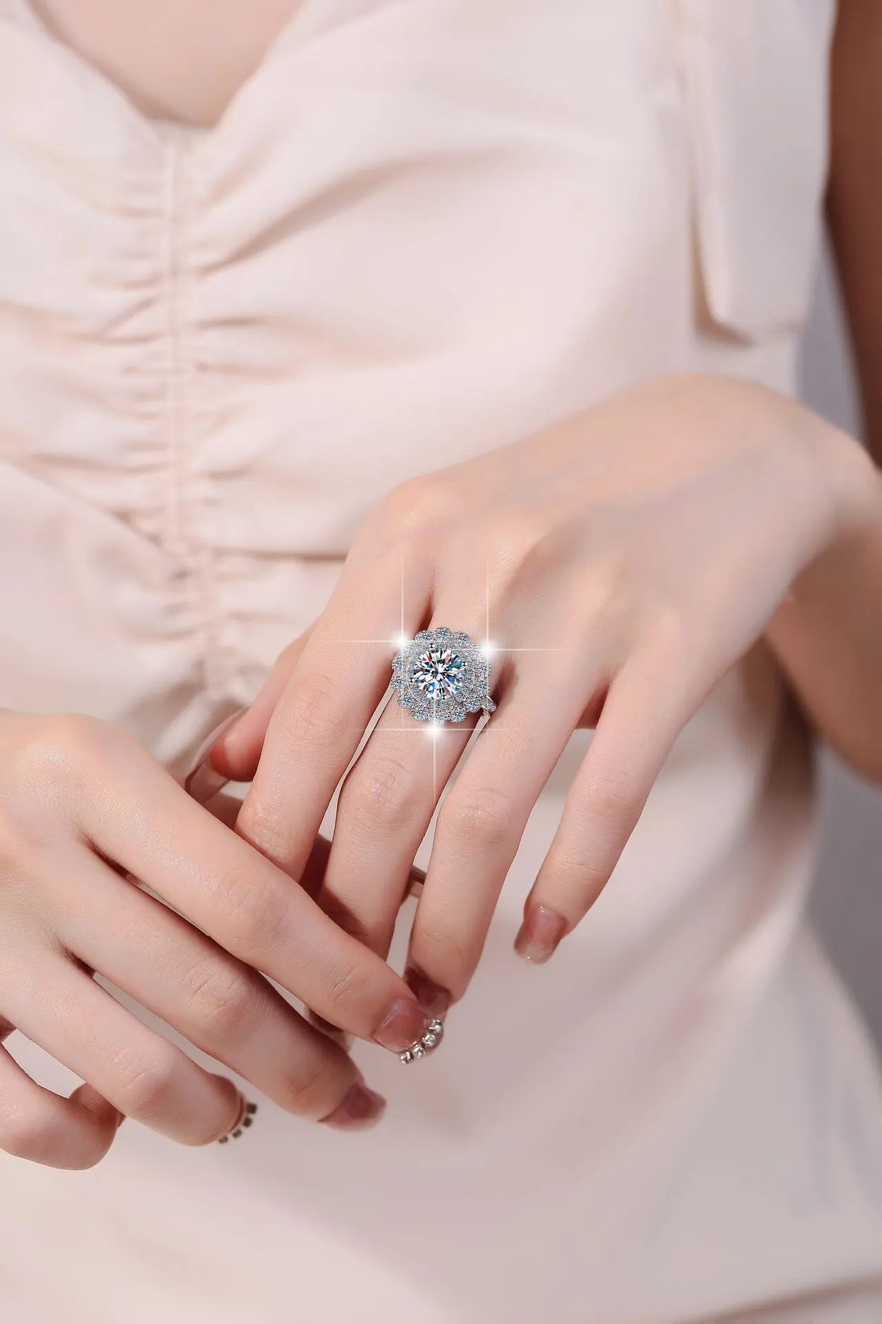 Women's Exaggerated Floral Head 3CT Moissanite Ring PT950 Platinum Band for Stylish Sparkling Party Engagement