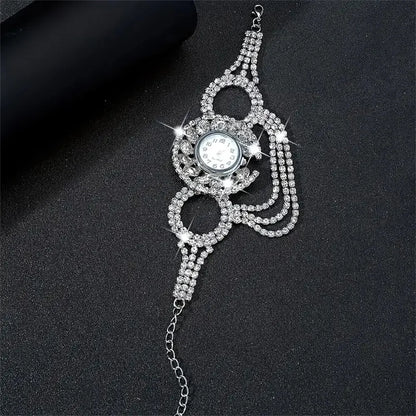 A stylish zinc alloy strap with charming round quartz women's watch with amphibole decoration without chronograph function, an e