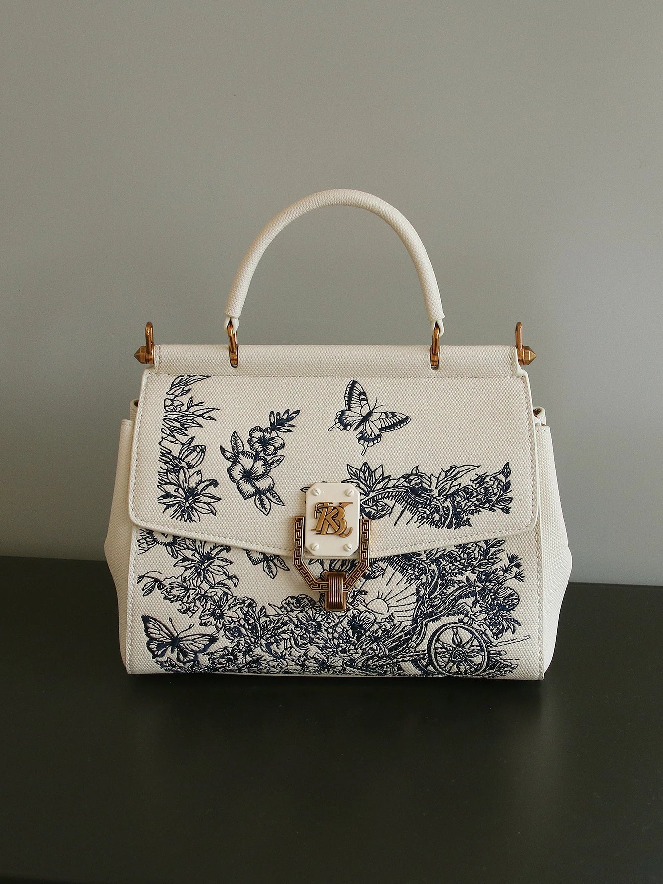 New fashion 2026 luxury handbag high quality niche design high sense embroidery western style small square bag with double-sided
