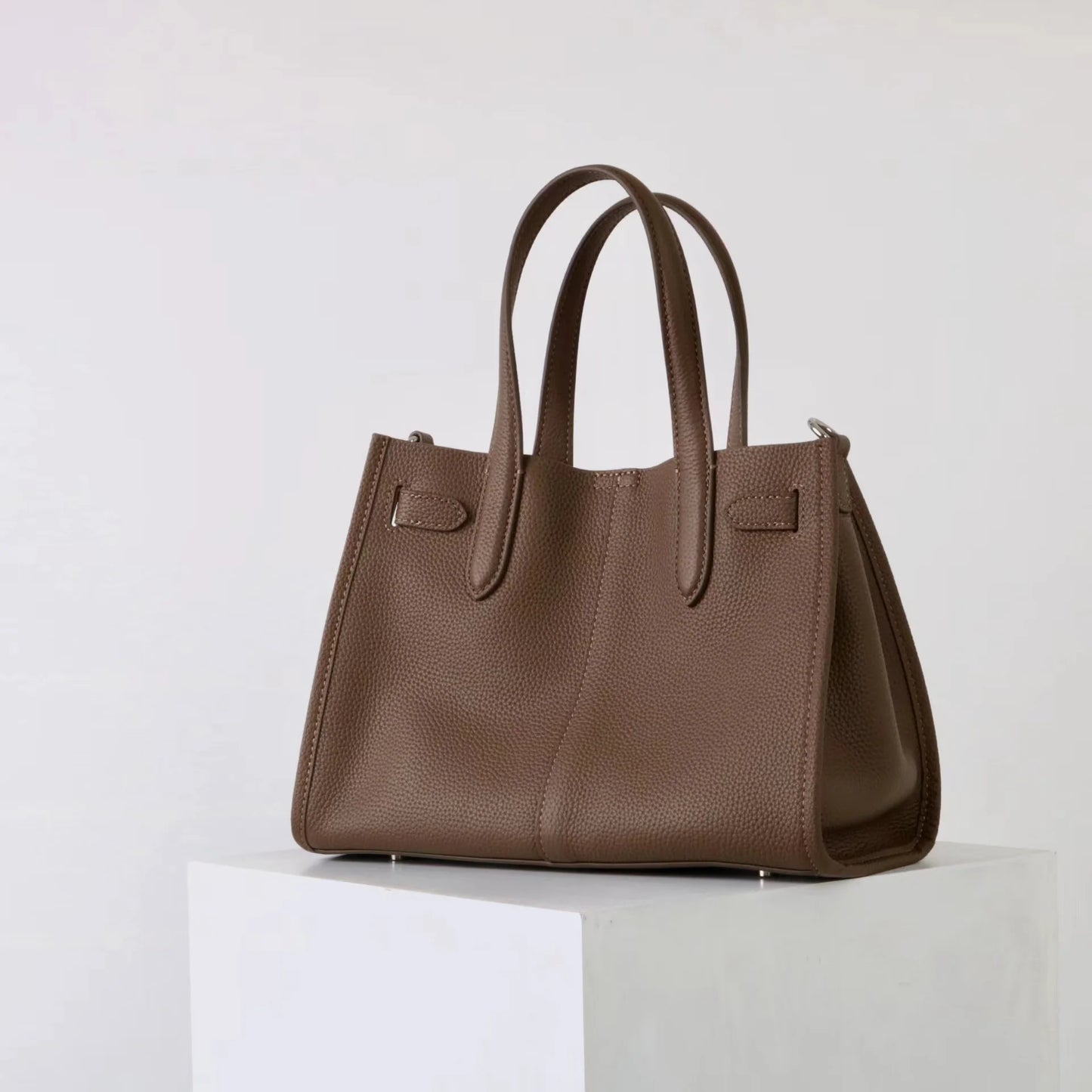 2026 Top grade Women's Genuine Leather Bag High Quality Casual Versatile Handbags Female Shoulder Bags Commute Totes Coffee