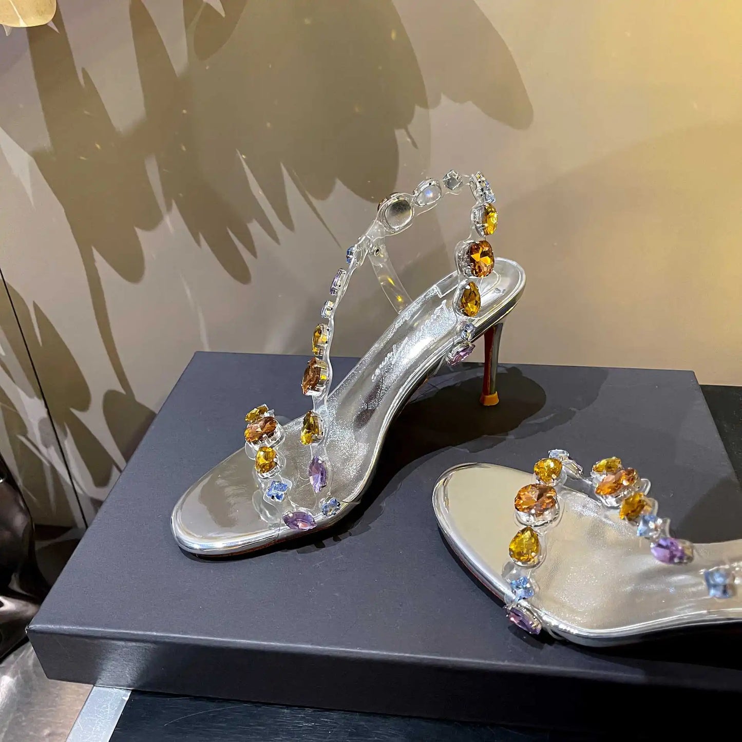 New silver rhinestone transparent straight strap sandals with slim heels and exposed toes, fashionable and stylish crystal shoes