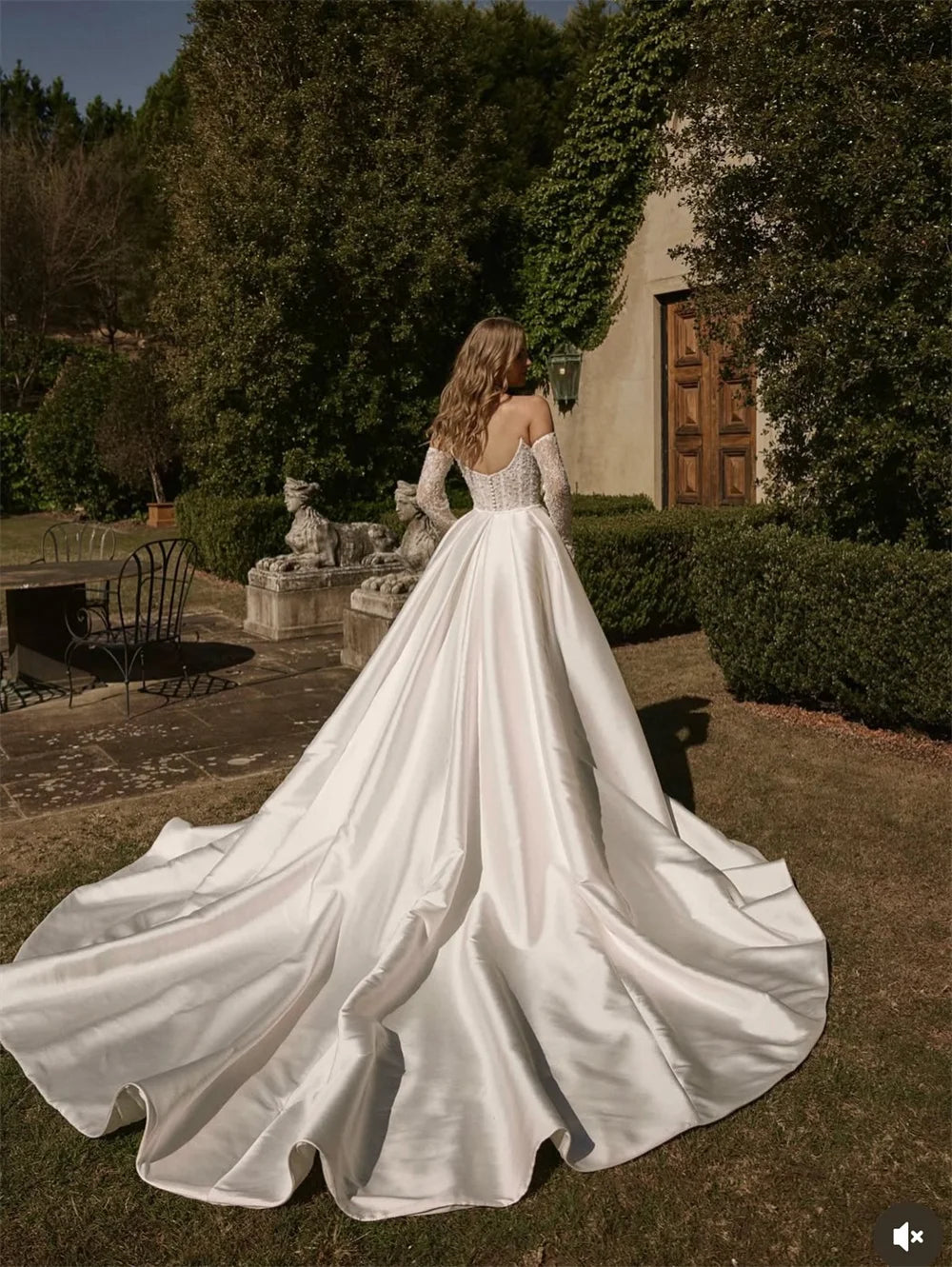 Tokyo Customized White Mermaid Wedding Dresses Strapless Back Zip Bridal Gowns Elegant Detachable Sleeves Train Wedding Gowns