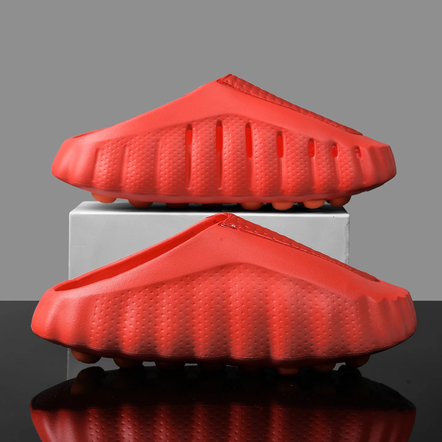Men Slippers Thick Sole Slides Breathable EVA Slippers Shock Absorb Non Slip Woman Bathroom Beach Sandals Casual Footwear Unisex