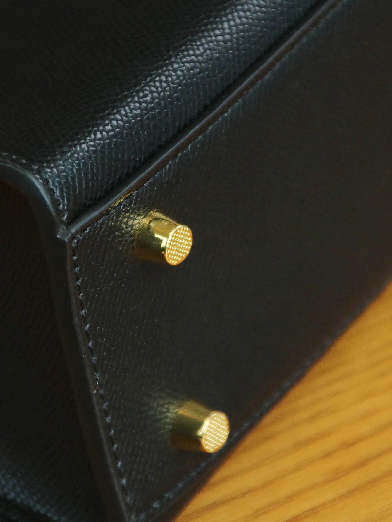 2026 High-End Portable Fashion Ladies Bag Temperament Small Bag Palm Crocodile Handbag OL Commuter Joker Work Bag Light Luxury S