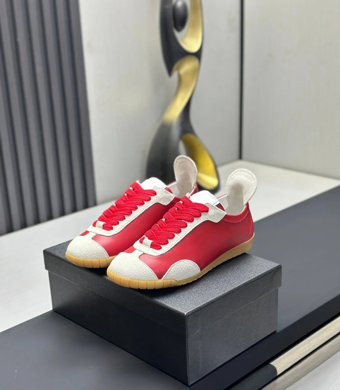 Luxury Brand Running Shoes Casual Sneakers Commuter Shoes Hiking Shoes Genuine Leather Simple Yet Stylish Retro Sporty Style