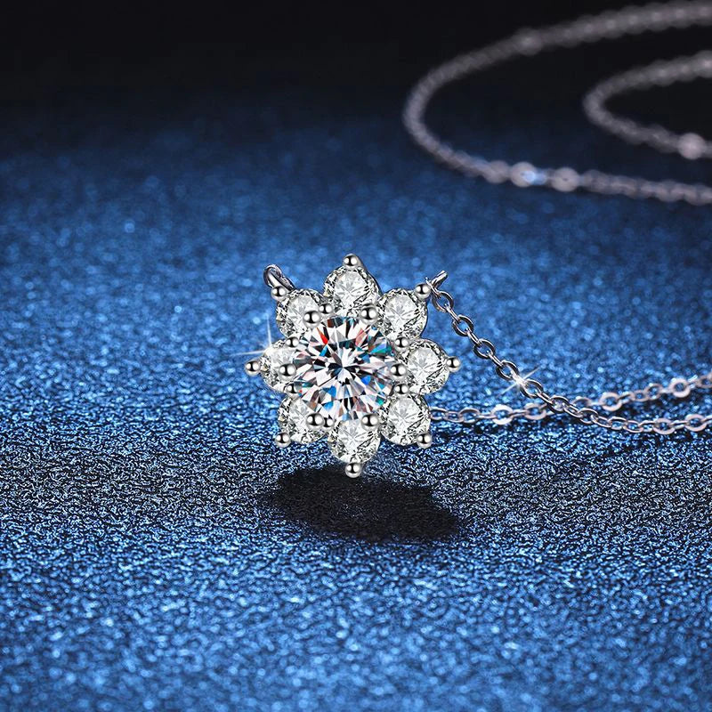 NeeTim 1CT Moissanite Sparkling Necklace For Woman Pendant 925 Silver Plated with White Gold Chains Party Bridal Fine Jewelry