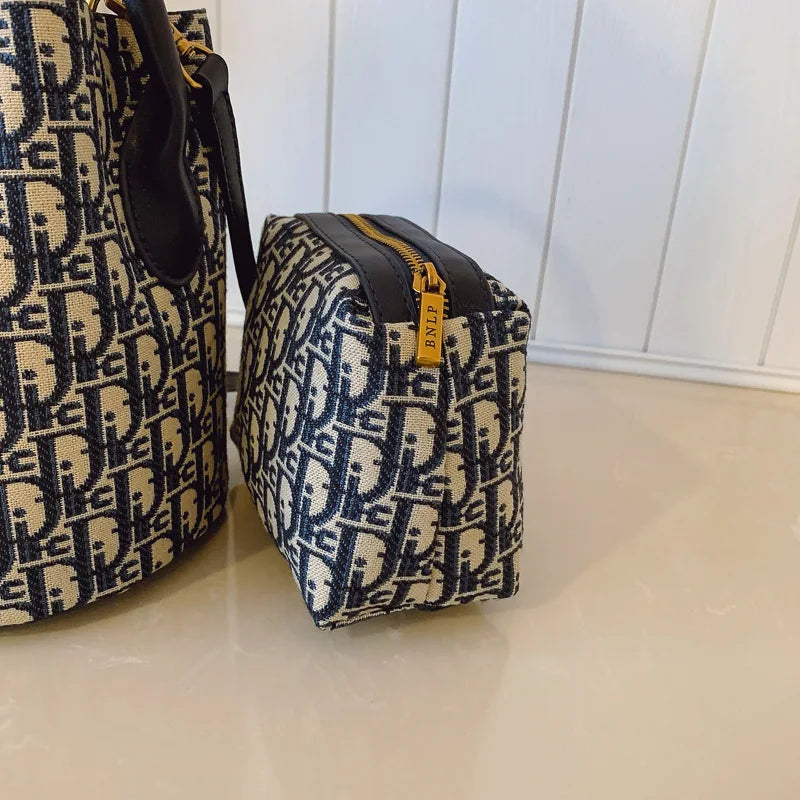 Vintage Light Luxury Bucket Bag Handbag for Women 2026 New Spring High-End Versatile Commuting Shoulder and Crossbody Bag