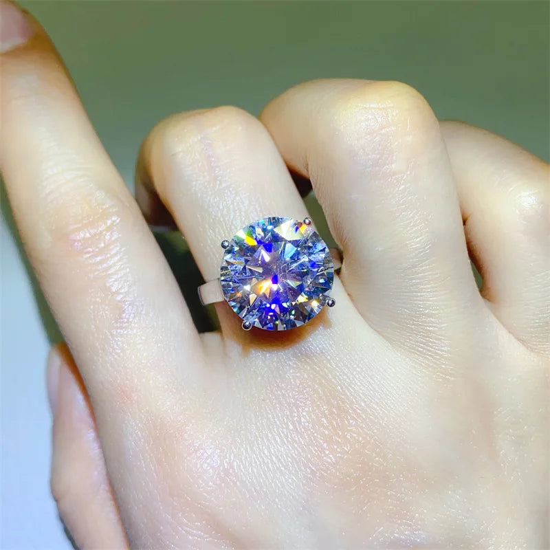 Classic Moissanite PT950 Platinum 10 Carat Luxurious Oval Ring for Women, durable structure and long-lasting brilliant luster