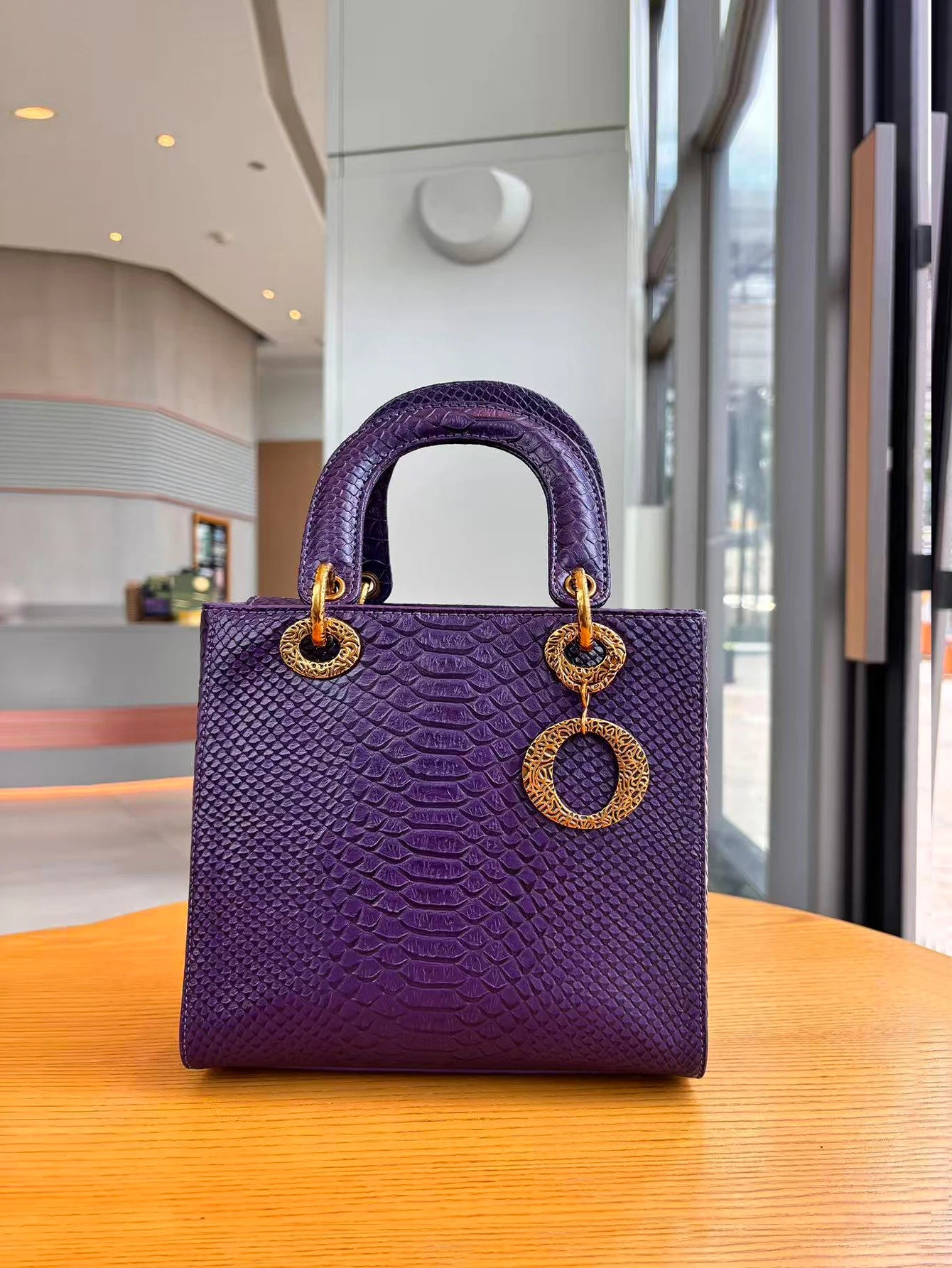 2026 New Fashion Luxury Snake Lady Handbag Niche Design Advanced Texture Temperament Exotic Small Bag Commuter Joker Shoulder Me