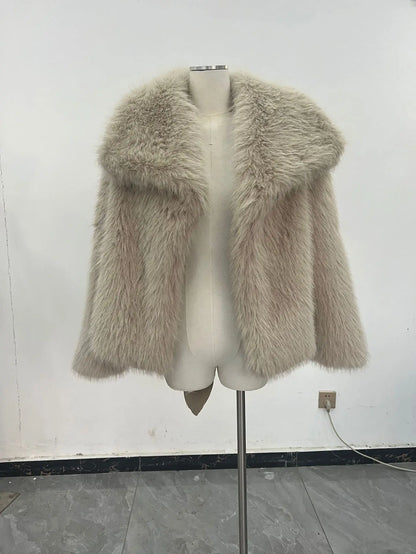 Women's Winter Fur Coat Mink Fur Large Lapel Fluffy Short Top in Large Size for Warmth And Style