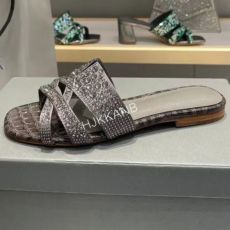 Summer New Luxury Rhinestone Decor Flat Slippers Women's Open Toe Hollow Out Casual Sandals Outdoor Vacation Beach Shoes 2024