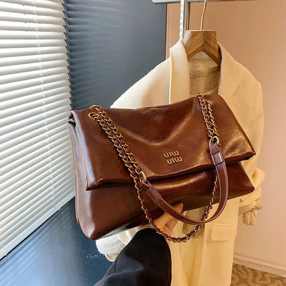 High-quality designer large-capacity underarm tote bag female 2026 new wild light luxury high-end commuter chain messenger bag