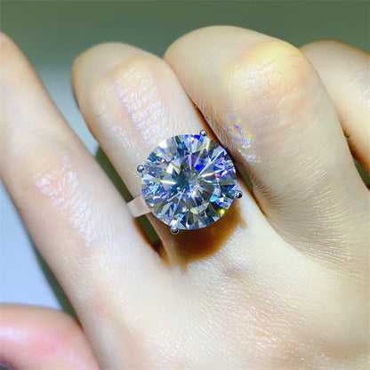 Classic Moissanite PT950 Platinum 10 Carat Luxurious Oval Ring for Women, durable structure and long-lasting brilliant luster