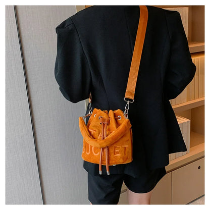 New Fashion Women's Bucket Bag Trend Brand Personality Plush Shoulder Bag High-end Elegant Crossbody Bag Designer Luxury Handbag
