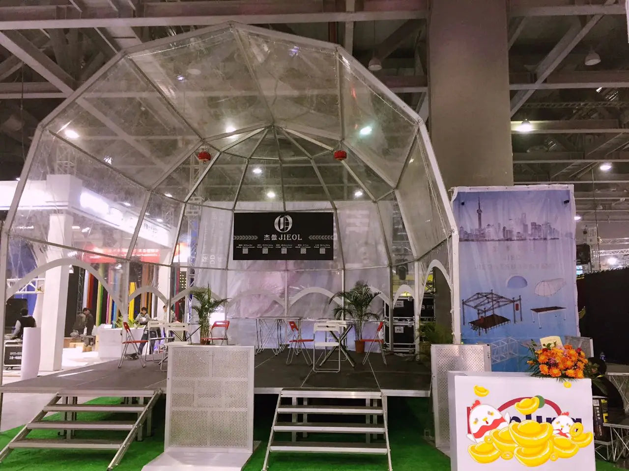 Luxury PVC Geodesic Dome Tent for Outdoor Glamping for Families on Vacation Events Camping in Iceberg Surroundings
