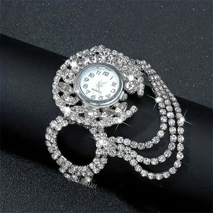 A stylish zinc alloy strap with charming round quartz women's watch with amphibole decoration without chronograph function, an e